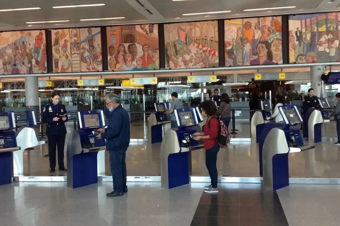 Migrations, passport control